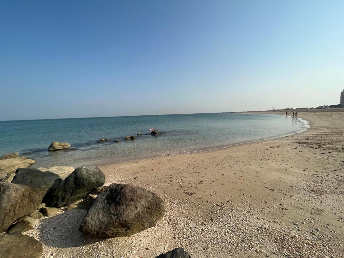 Beach Front Escape Apartment ราสอัลไคมาห์ ภายนอก รูปภาพ